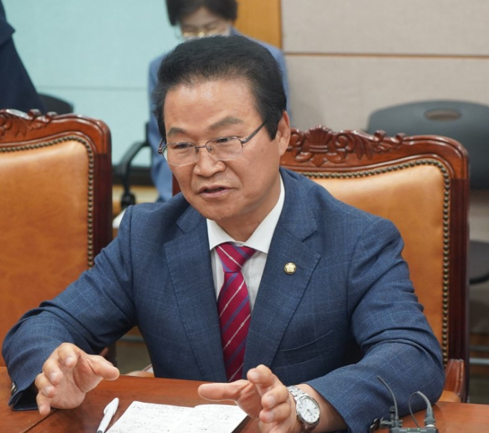 사진 출처 김용판 의원 페이스북 캡처