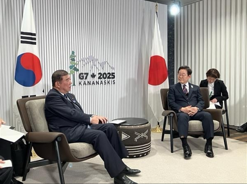 이재명 대통령과 이시바 시게루 일본 총리가 지난 6월 17일 캐나다 캐내내스키스에서 열린 주요 7개국 정상회의(G7)에서 정상회담을 가졌다.