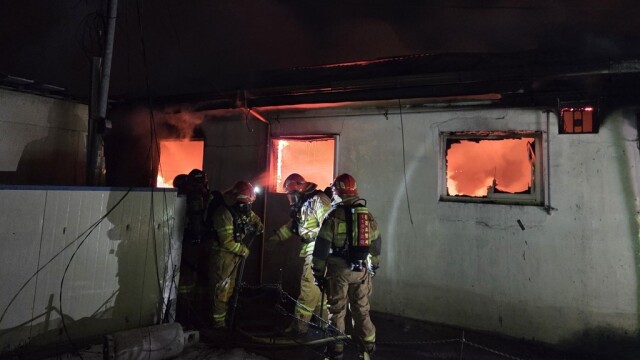 문경 주택 화재로 3명 중경상