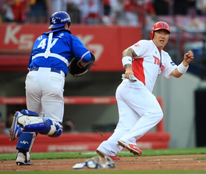 골든글러브 유력 최형우 영입한 삼성…골든글러브 희비, 이번에도 엇갈리나