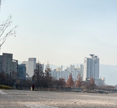 낮 기온 평년 크게 웃돌아 포근...토요일 비 예상