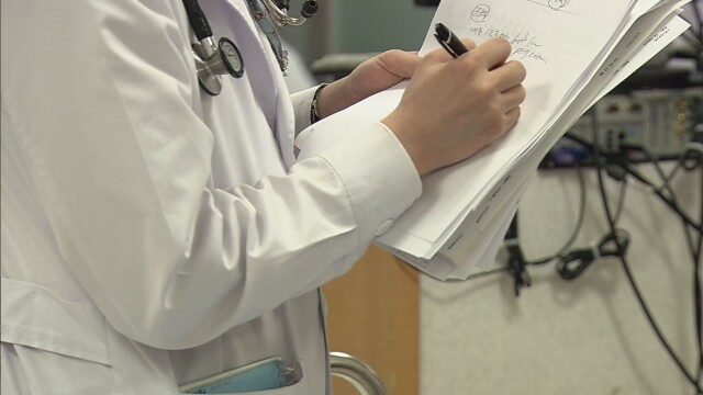 [심층] 지역의료 붕괴 대안 '지역의사'는 10년 뒤에나···당장은 어쩌나?