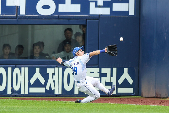 삼성 김성윤, '올스타' 이어 '골든글러브'까지 아쉬움 남았다···주장 구자욱 "2026년 압도적 시즌 기대"