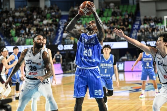 '라건아 공방' 뜨겁다…한국가스공사, KCC 상대 미묘한 맞대결