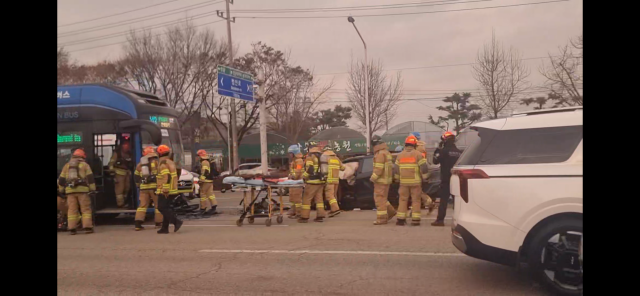 대구 연호동 도로에서 승용차·시내버스 충돌 13명 중경상