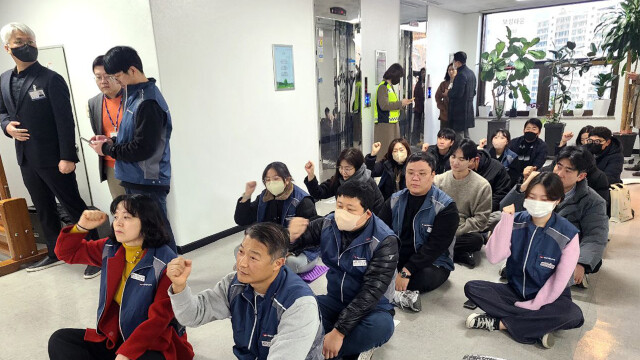 "승진 인사 철회하라"⋯대구 달서구 공무원노조, 구청장 출근 저지