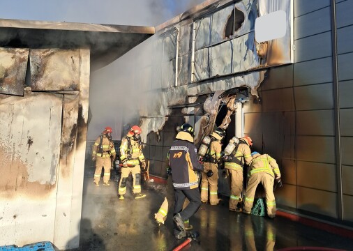 경북 울진군 공장 화재 ···창고동, 공장동 불에 타