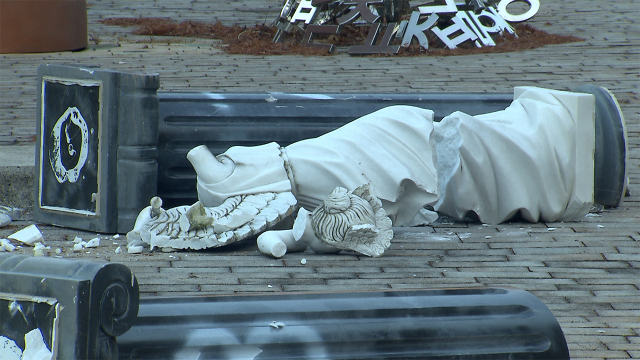 [심층] 세계적인 작가의 작품이라더니···경북 청도 조형물, 결국 2년여 만에 철거