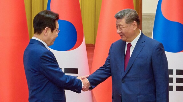 "한중 관계 전면 복원" 이재명 대통령, 시진핑 주석과 두 번째 정상회담···양해각서 14건 체결