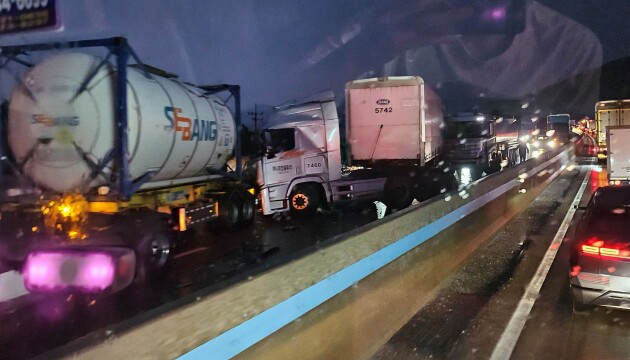 경북 상주·성주 등 경북 곳곳서 블랙아이스 사고…7명 사망, 7명 부상