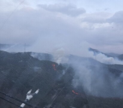 경북 의성 산불 '주불 진화'…눈 내리며 확산세 약해져