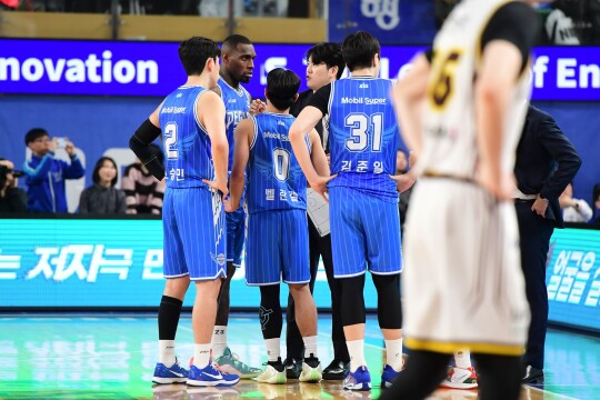 마레이 무너진 LG, 선두 잡은 한국가스공사 '수비력 빛났다'