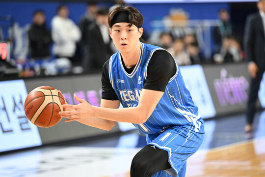 어느덧 공동 7위 한국가스공사···연승 거둔 강혁 감독 "신주영 점점 성장"