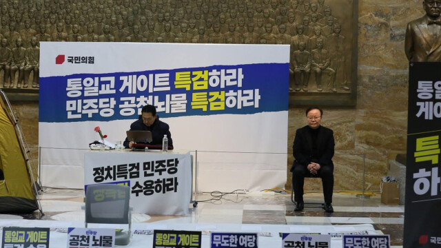 김재원, '단식 5일 차' 장동혁 옆에서 동조 단식 돌입···"쌍특검 촉구" 이준석은?