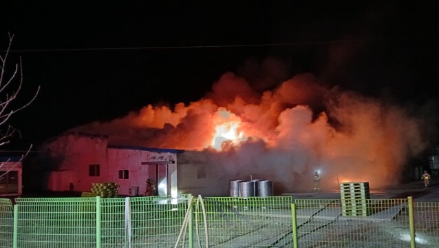 경북 의성군 식품 공장 화재···진화 작업 중