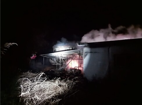 경북 청송 현서면 주택 화재로 건물 2동 전소… 사과 800박스 잿더미