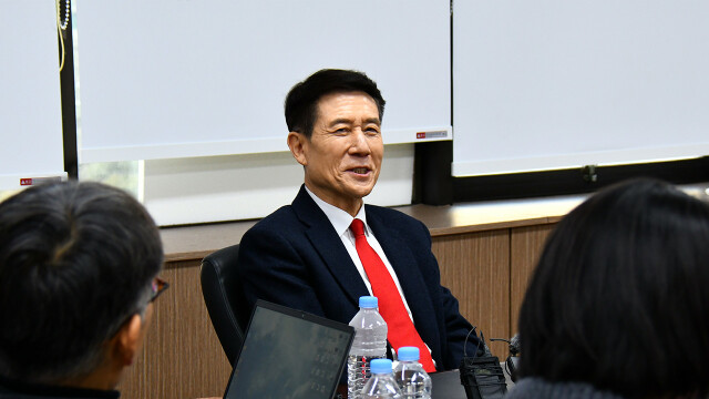 '경북도지사 출마' 이강덕 "TK 행정 통합 반대···이철우 도지사 1대 1 토론하자"