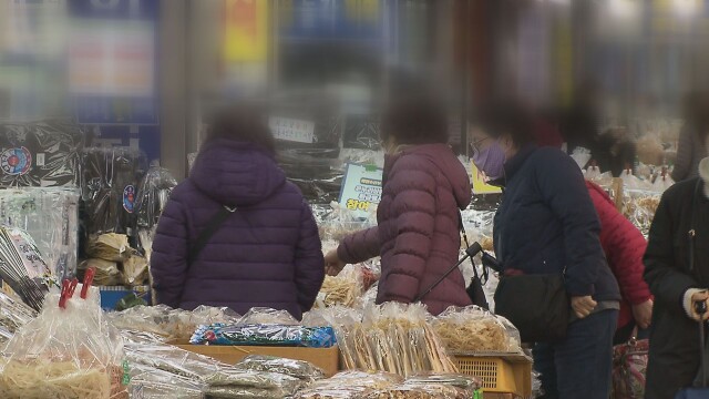 설 앞두고 전통시장·역·터미널 등지 설 분위기 '물씬'