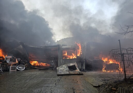 고령 덕곡 주방 가구 공장 화재로 2동 전소