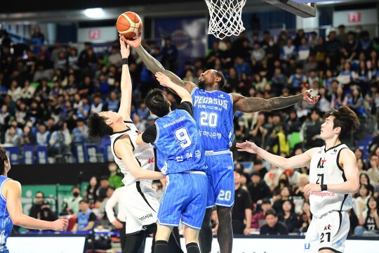 '무너진 4Q'와 '턴오버' 한국가스공사…시즌 30번째 패배, 깊어지는 최하위