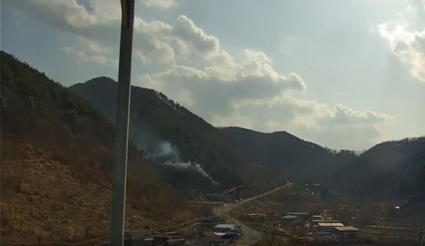 경북 청도 잔디밭서 불‥인근 야산으로 번져