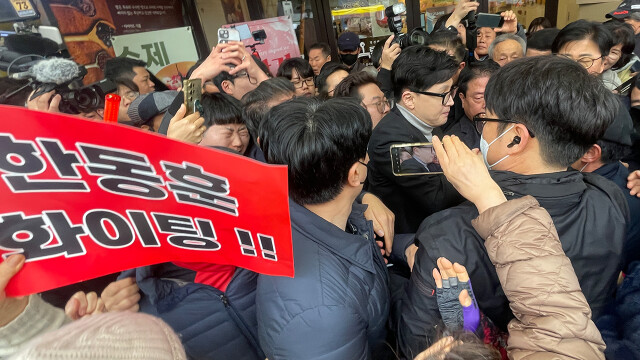 한동훈, 대구 서문시장 도착···수천 명 인파 몰려 '인산인해'