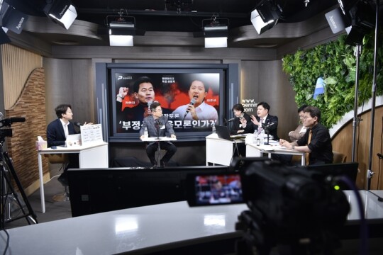 이준석-전한길, 부정선거 토론, 7시간 넘겼다…전 '선관위 서버 조사', 이 '구체적 근거 없어'