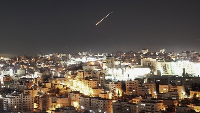 [속보] "역대 최대 보복" 이란, 이틀째 미군 거점 동시다발 타격···금융위 "필요시 100조＋α 시장 안정 프로그램 시행"