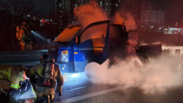 경부고속도로서 달리던 트럭에서 불···인명피해 없어