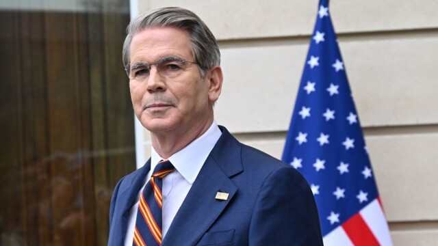 미 재무장관 "해상에 묶인 이란산 원유 제재 해제할 수도···10~14일간 유가 낮게 유지"