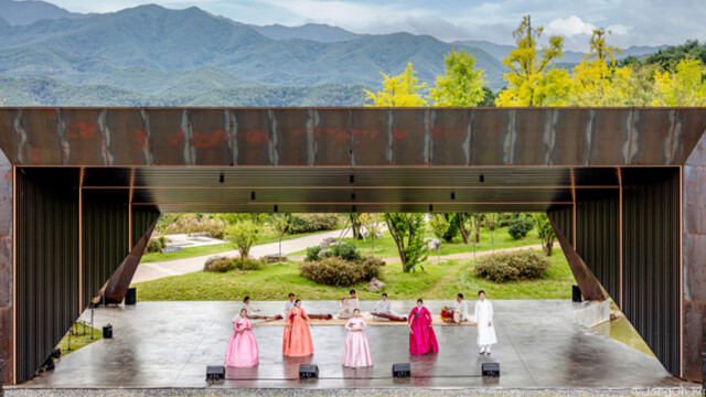 대구 군위 사유원, 야외 음악당 '심포니6' 봄맞이 무용 공연