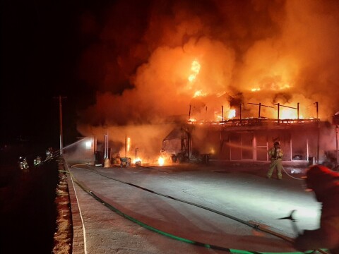 경북 예천군 용궁면 식당 화재…2층 건물 전소·인명피해 없어