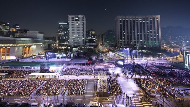 BTS 컴백 광화문 공연…4만 2천여 명 환호 속 마무리, 안전 관리에 집중