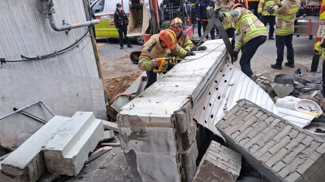 경북 영주서 주차장 담벼락 무너져‥60대 노동자 사망