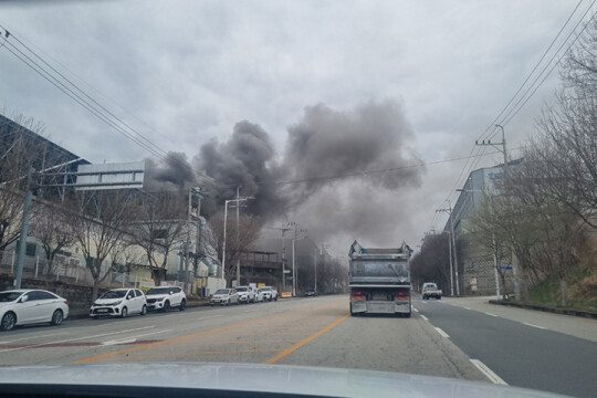 경북 구미 공장서 불 1명 다쳐⋯"용접하다 화재⋯진화 중"