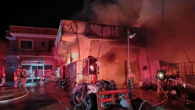 경북 포항 카센터서 불···1시간여 만에 꺼져