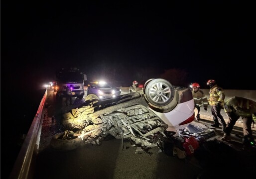 경북 구미 상주영천고속도로에서 추돌사고로 승용차 전복… 2명 중상