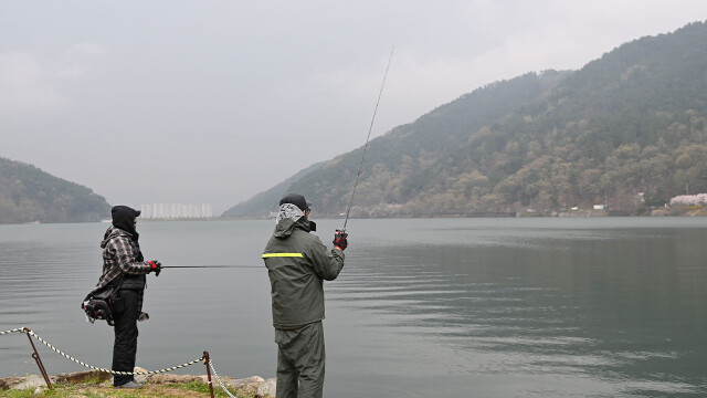 대구 달성군, 온연지서 외래종 퇴치 낚시 행사 열어