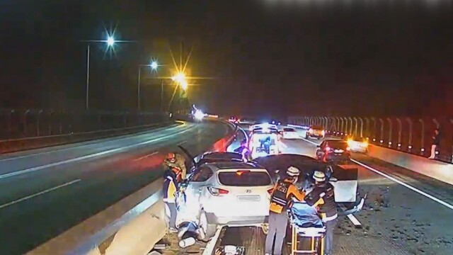 당진영덕고속도로 차량 7대 연쇄 추돌…2명 중경상