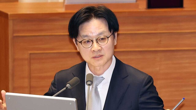 "비축유 안 풀고, 5월까지 넘길 듯" 김정관 산업장관, 나프타·헬륨 수급 안정 전망