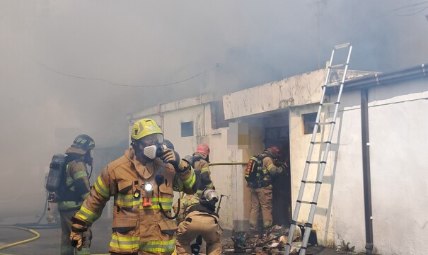 경북 경산 단독주택 화재…폐지 줍던 70대 숨져