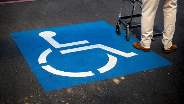 "휠체어 장애인이 탈 수 있는 시외 고속버스는 단 한 대도 없다···차별과 배제를 멈추라"