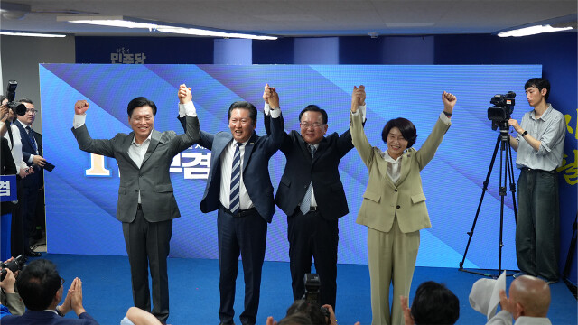 김부겸 선거사무소 개소식에 당 지도부 총출동.."김부겸 원하는대로 안성맞춤 지원"