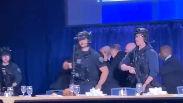 백악관 기자협회 만찬 총격 용의자 '대통령 암살미수 혐의' 기소···"정치적 암살 실행 의도"