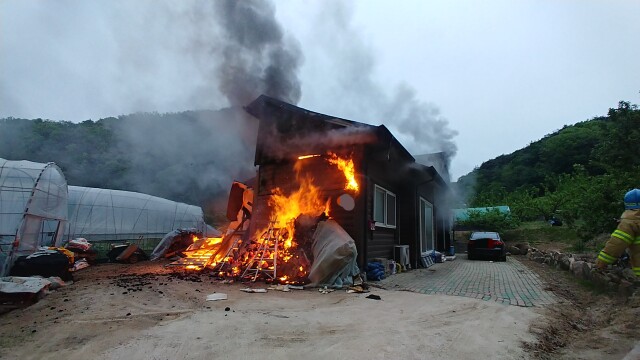 경북 김천 감천면 단독주택 화재…2시간 반 만에 진화