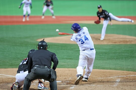 40경기 이후 선두 '1,667일만' 삼성라이온즈…'약속의 땅' 후반 타선 집중력 돋보여