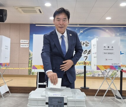 경북도지사 후보들도 사전 투표 행사