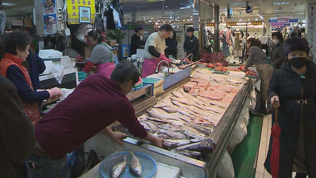 "전통시장서 수산물 사면 30% 환급해 줘요"···경상북도, 온누리상품권 환급 행사 열어