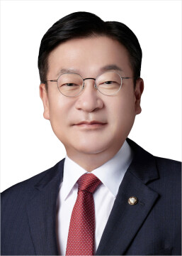 국민의힘 새 원내대표에 3선 정점식 의원···"특정 세력에 휘둘리지 않겠다"