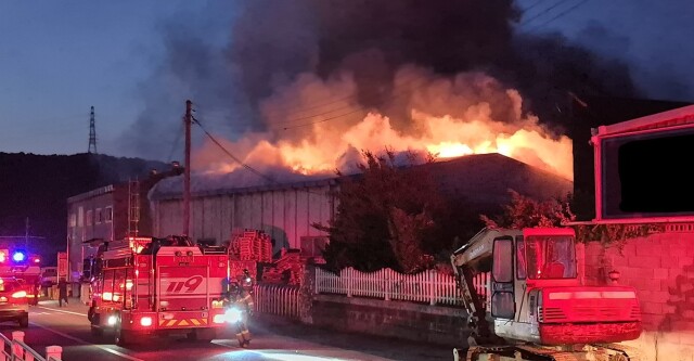 경북 칠곡 종이상자 제조 공장서 불···6시간 만에 꺼져